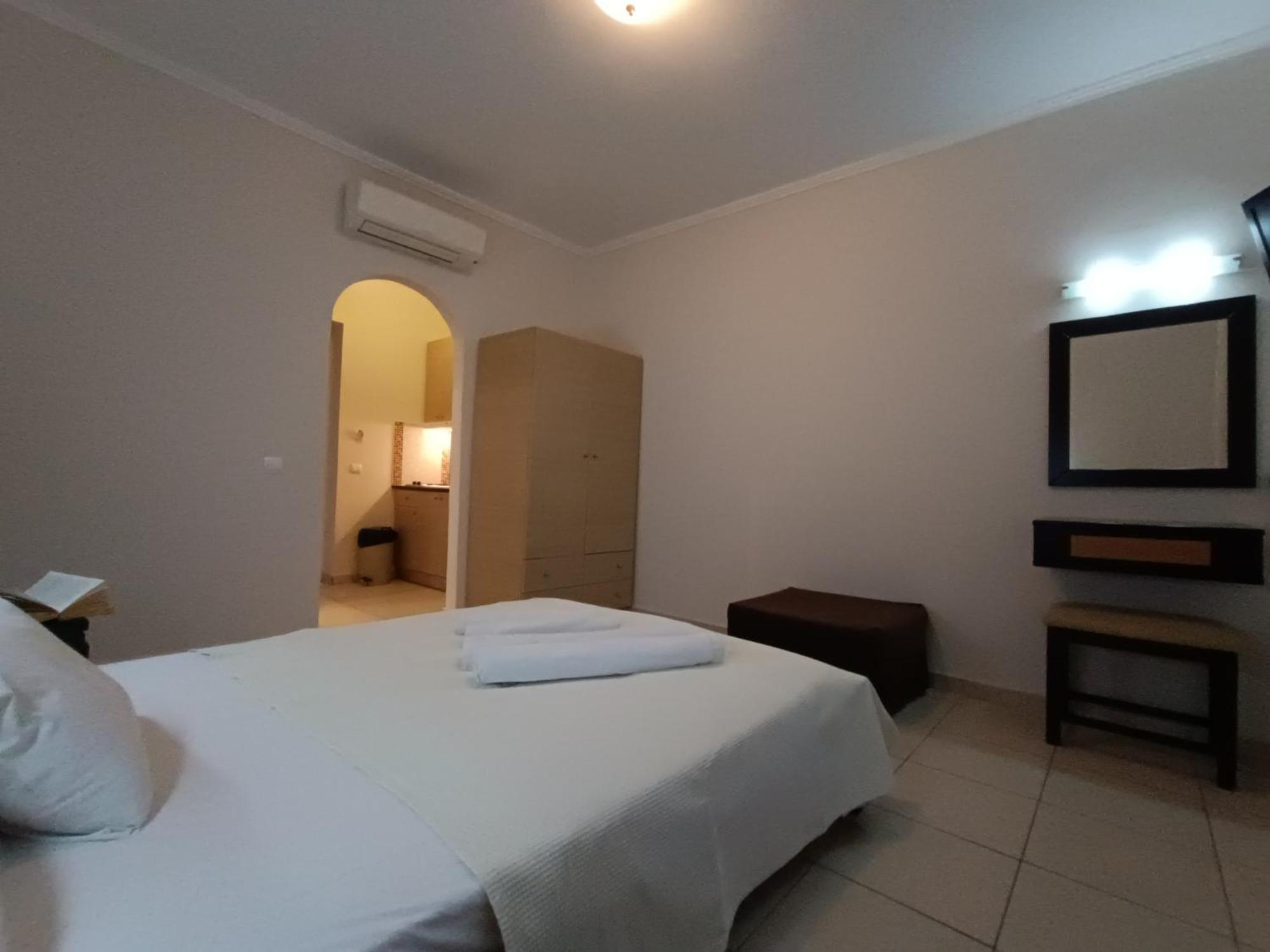 Pouliezos Koklanis Zante Apartments Alykés Eksteriør bilde